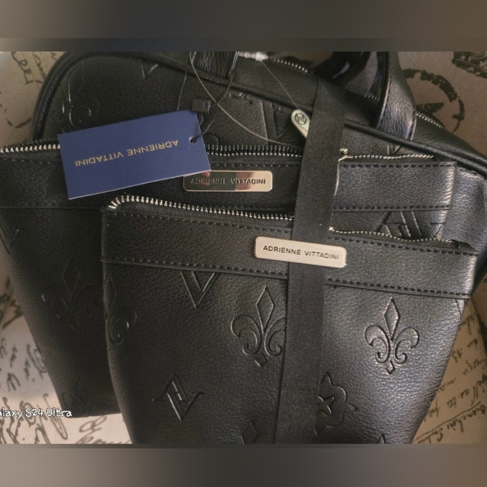 Adrienne Vittadini Marseille Signature  Cosmetic Set - Picture 5 of 10